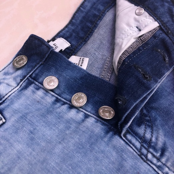 Mid Rise Shorts ♥️ - Picture 3 of 3